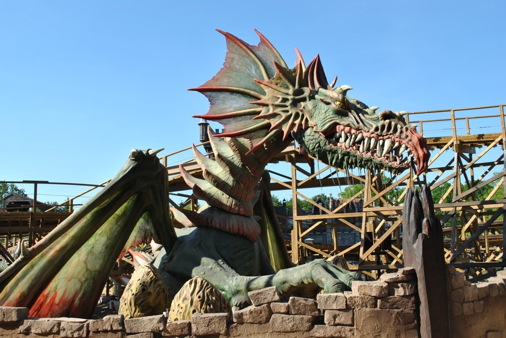Joris en De Draak - Efteling - Pretparken.be Joris En De Draak - Efteling - Pretparken.Be